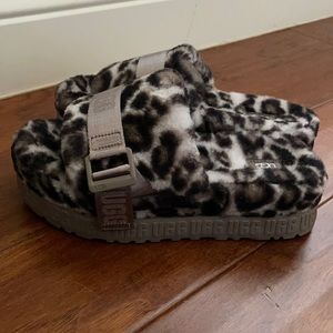 Ugg  slippers sz 9 animal print